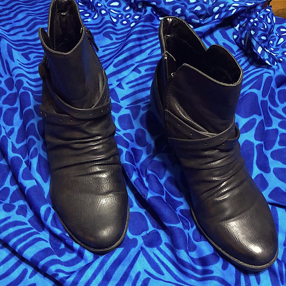 Zip ankle boot